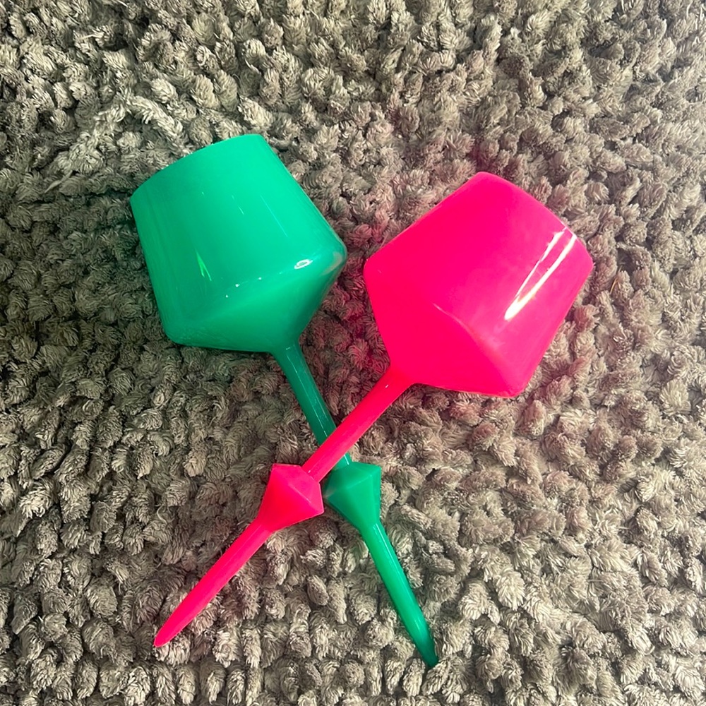 Floating wine cups